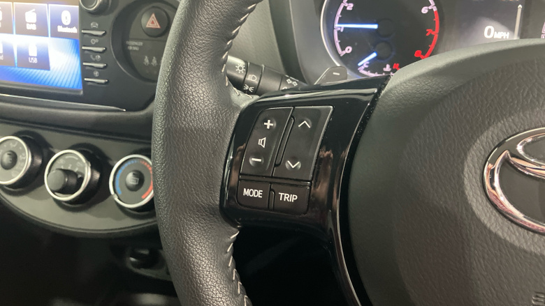 Toyota Yaris 1.5 VVT-i Icon Tech 5dr CVT Petrol Hatchback